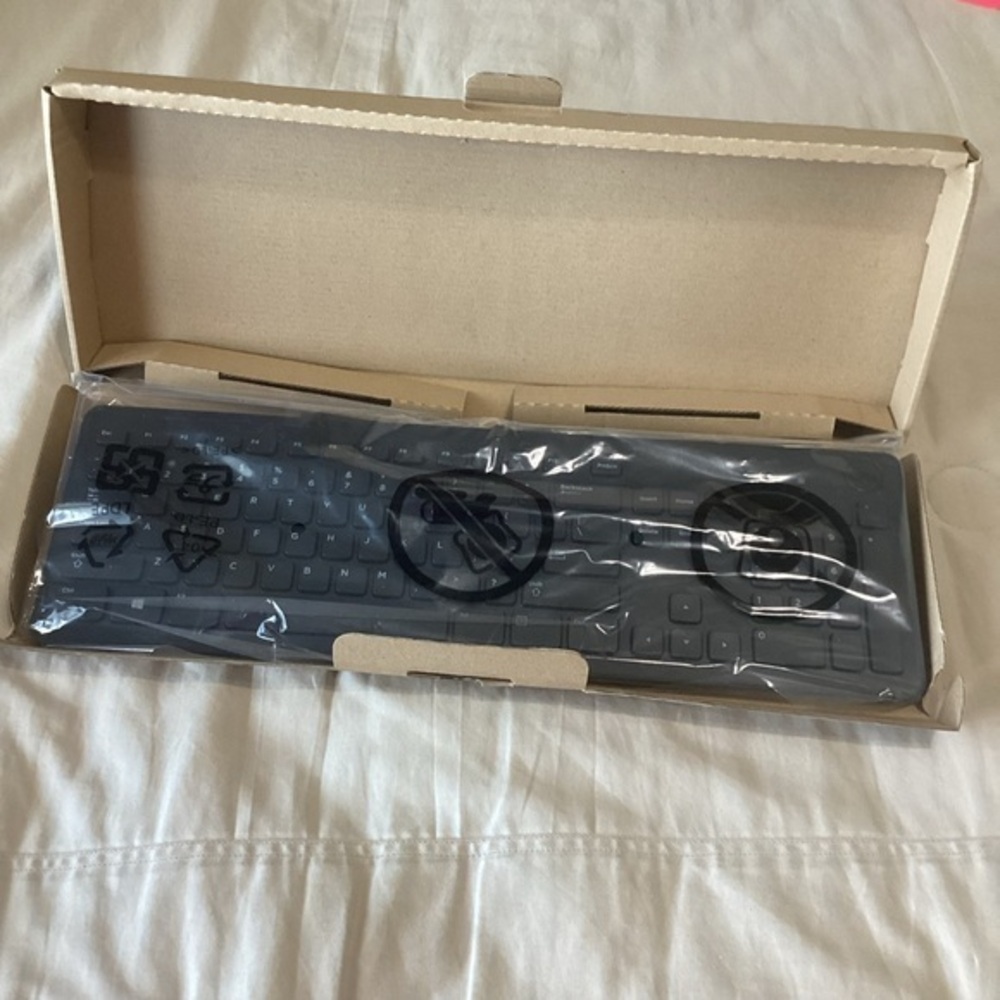 Dell black slim Wireless Keyboard new in box